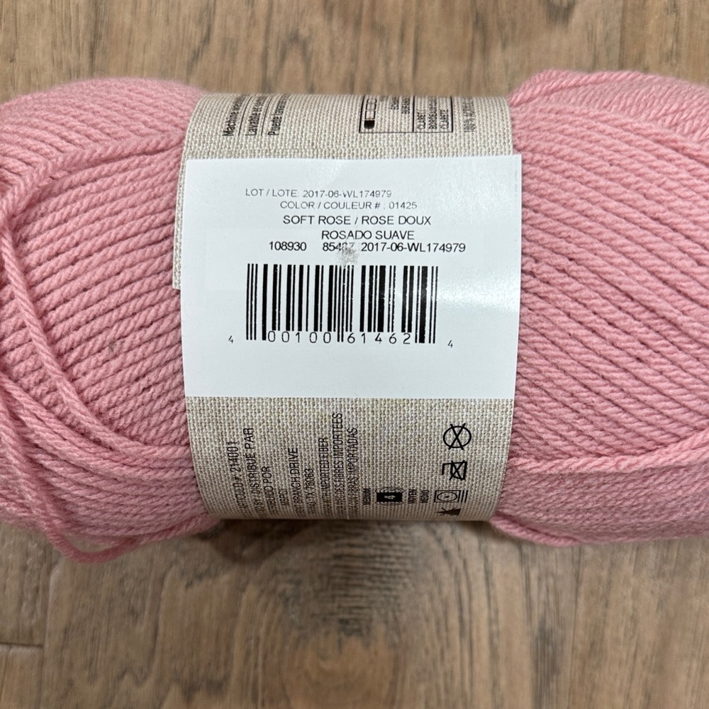NWT Impeccable Yarn, 4.5 oz in Soft Rose by Loops & Threads - Pack of 5 - Picture 4 of 10